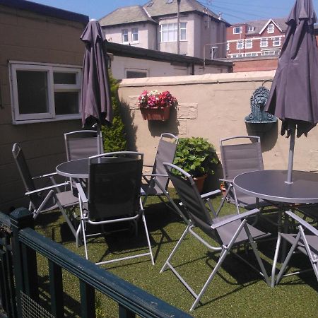 Olivers Strickley Over 35 Years Only Blackpool Exterior foto